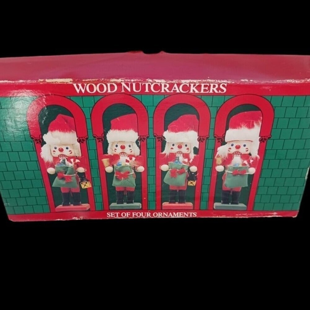 Wooden nutcracker set of 4 ornaments - Picture 2 of 6